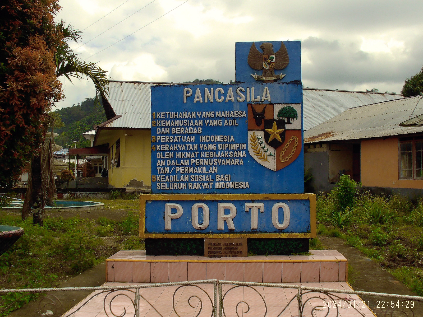 Monumen Pancasila Negeri Porto