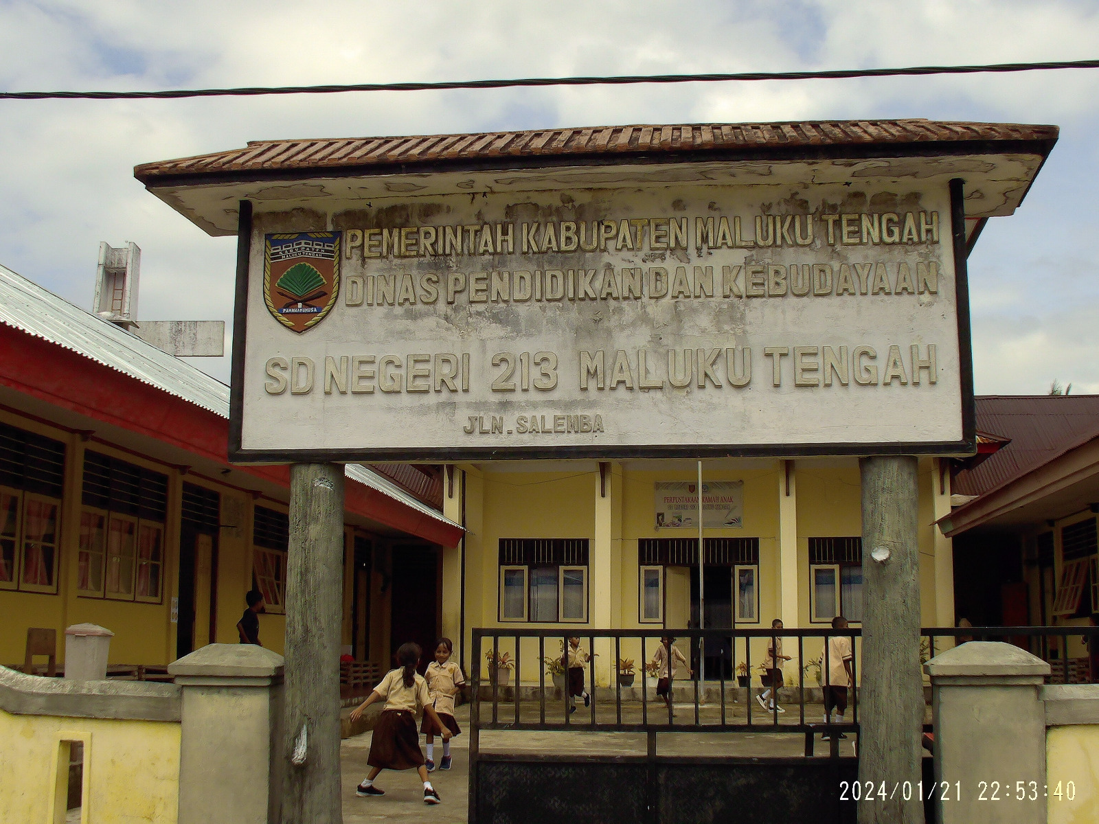 SD Negeri 213 Maluku Tengah
